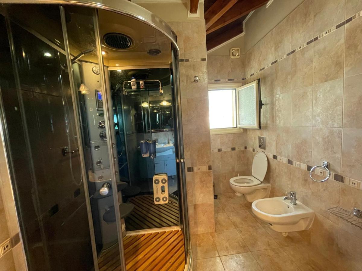 Vila Zahaj Vlore Luaran gambar