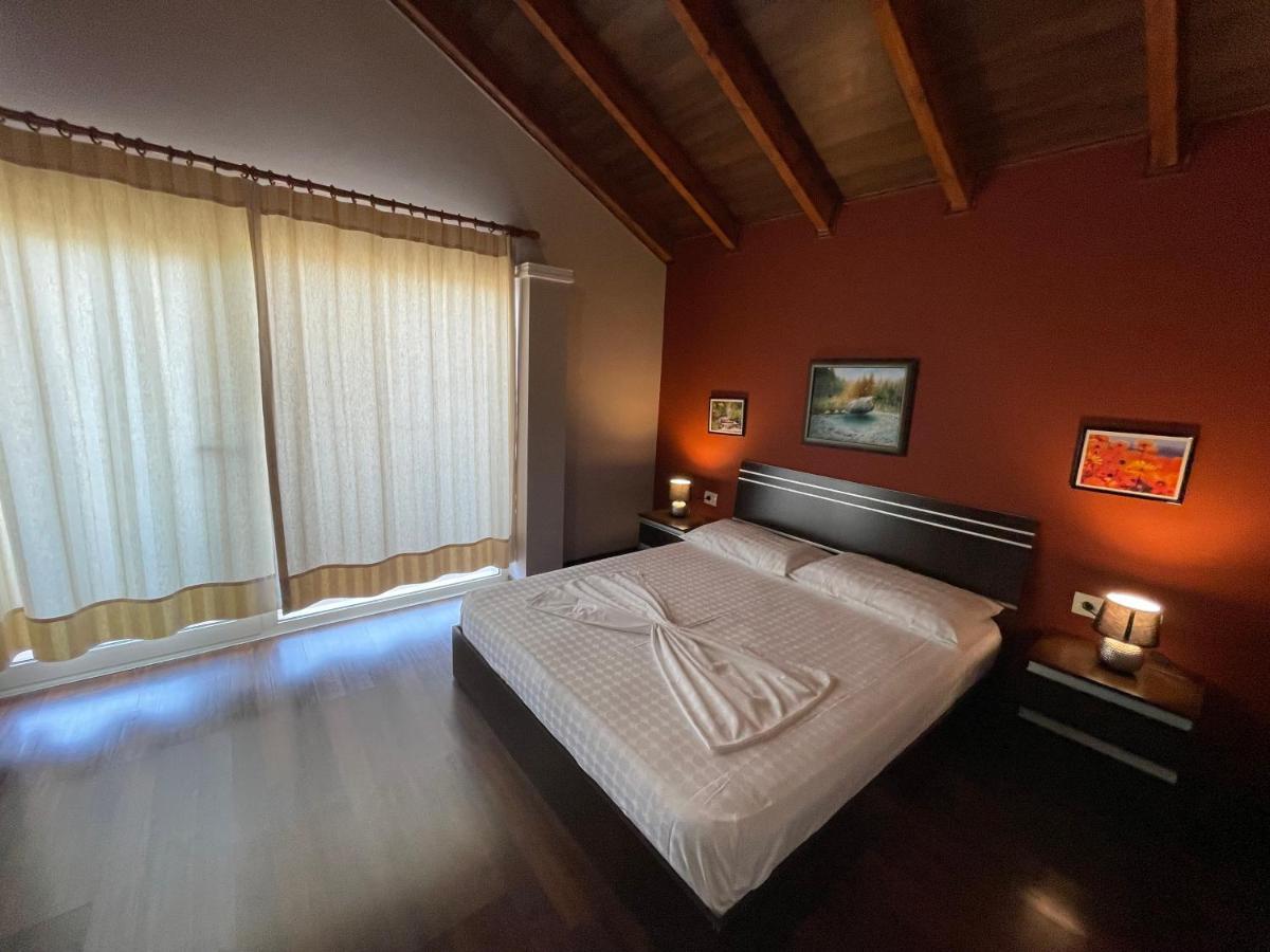 Vila Zahaj Vlore Luaran gambar